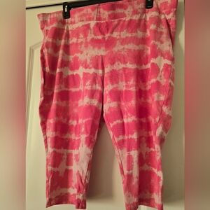 Pink tie-dye torrid Capri leggings size 5